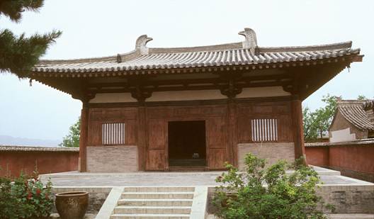 五臺山南禪寺的大雄寶殿為單簷歇山頂。