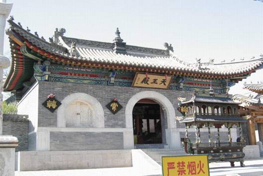 五臺山廣化寺天王殿的單簷歇山頂建築。