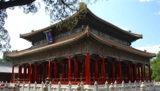 圖為北京國子監建築，重簷廡殿頂。