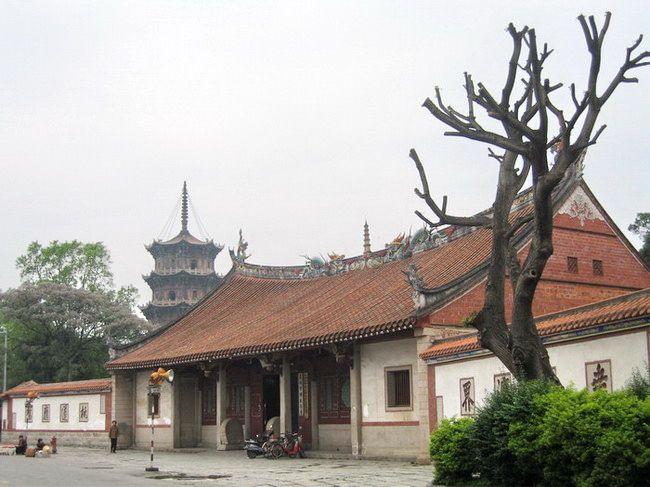 開元寺在泉州市區西街, 此為山門天王殿。