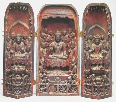 日本國寶級文物，唐代木雕〈諸尊佛龕〉（高23.1公分），原為金剛峰寺收藏。