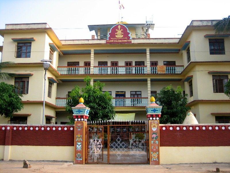 印度甘丹寺北院嘉絨康村寺（Gyalrong Khangtsen Gaden Jangtse Monastery）外觀
