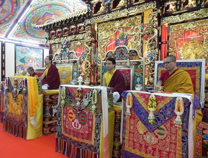 主禮大德(左起):祿頂堪仁波切、大寶金剛仁波切、智慧金剛仁波切、塔澤堪仁波切