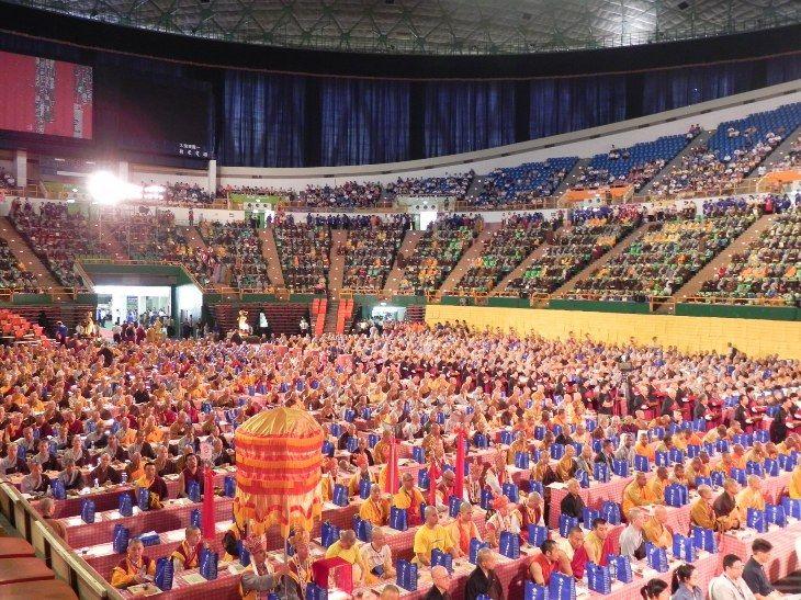 世界各地三千位僧人應供