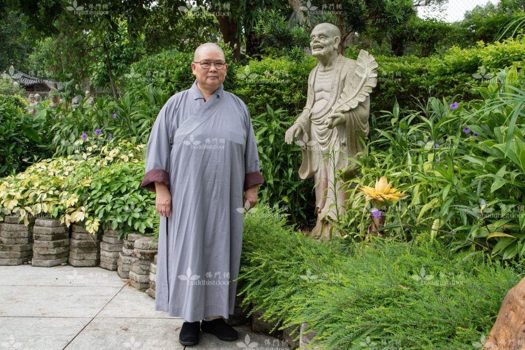 羅漢花園裏的地湧金蓮是妙法寺所送