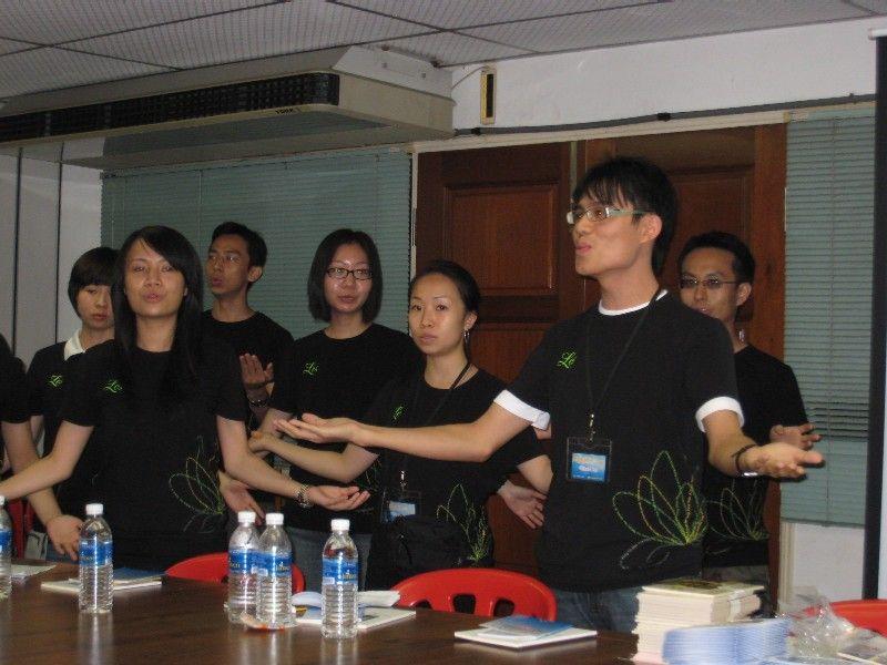 拜訪巴生濱海佛學會,LCS學員獻唱佛曲