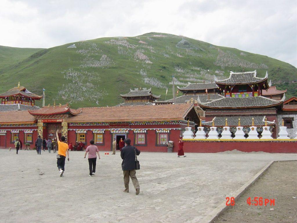 塔公寺外觀