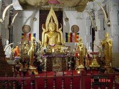 康提古城佛牙寺內的純金佛像
