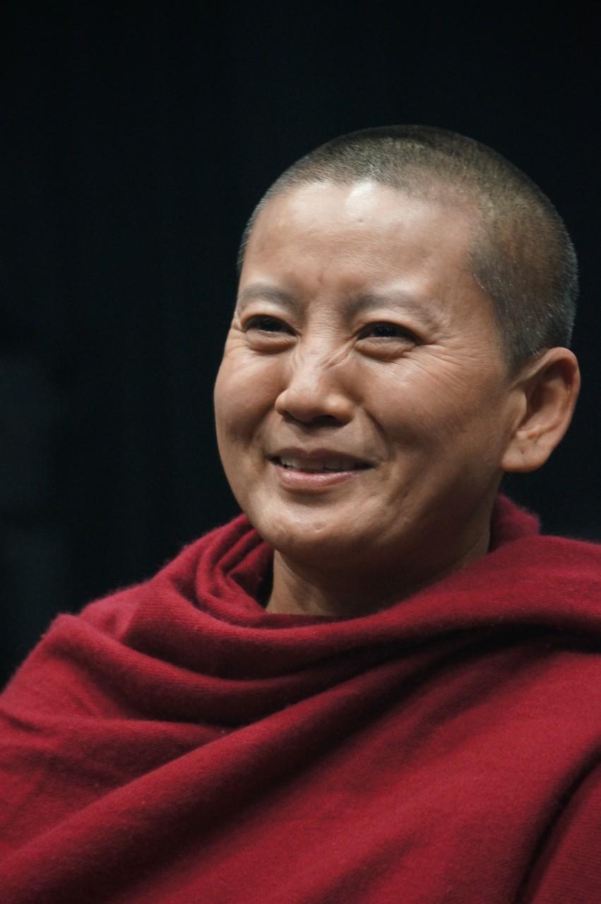 以音樂撫慰人心,以燭光燃亮黑暗:像母親一樣的瓊英卓瑪 以音樂撫慰人心,以燭光燃亮黑暗:像母親一樣的瓊英卓瑪