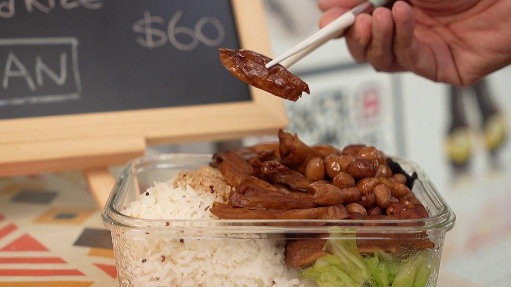 秘製滷水五寶飯同屬招牌菜,製作過程沒有用上煎炸方式,令人吃得更健康。