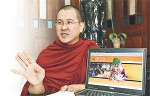 負責「佛門網」的法護法師,不斷革新網站內容。