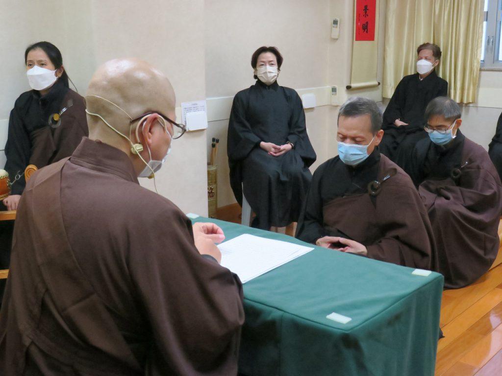 佛教會的創會主席──文師兄（右二），為視障人士提供修習佛法的場所。