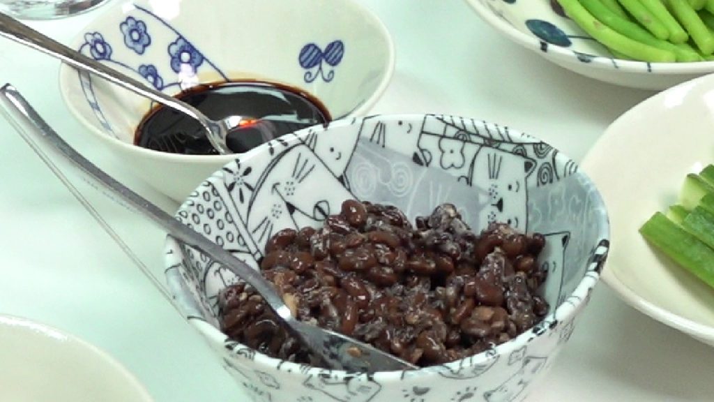 Kitty當日無師自通成功製作天貝後，再認識了納豆這種發酵食物，決定自行再嘗試製作，但難度比天貝高，她視為一種挑戰。
