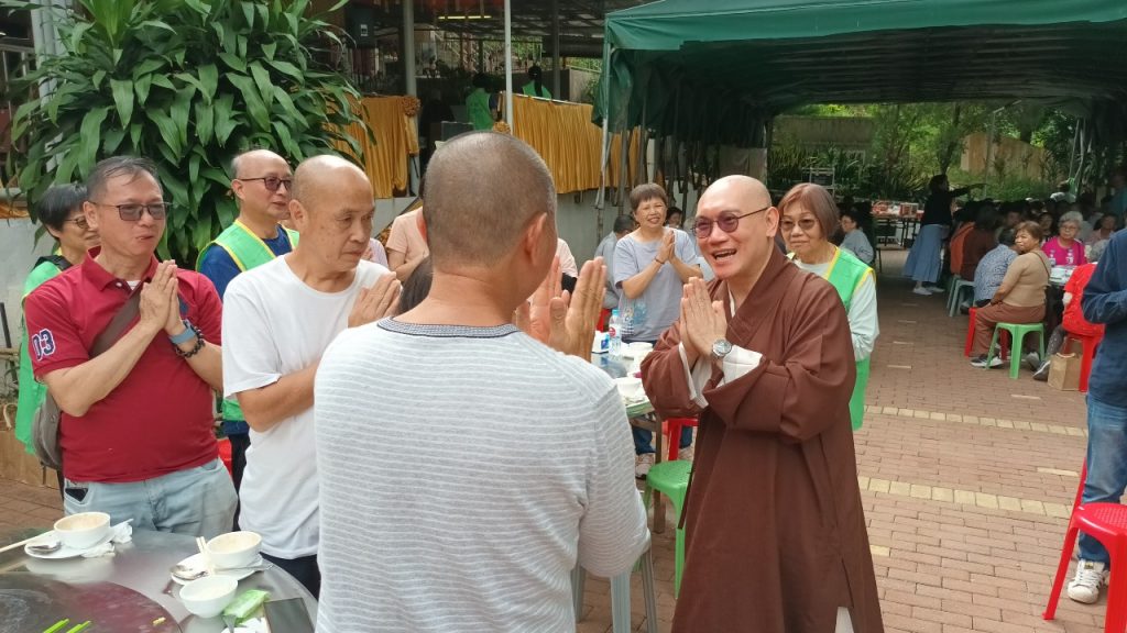 僧徹法師感恩坊眾前來支持真安寺。