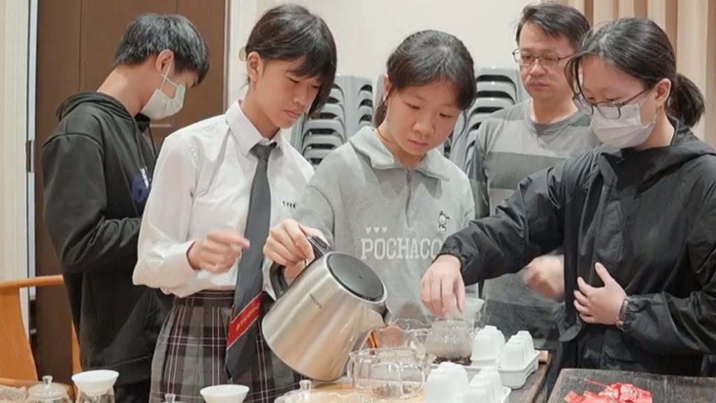 茶禪活動,是由佛教大光慈航中學一班學生義工負責。