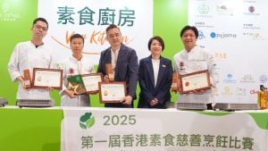 亞洲素食展第一屆慈善烹飪比賽，六位專業廚師獻技，比拼有營素煮意