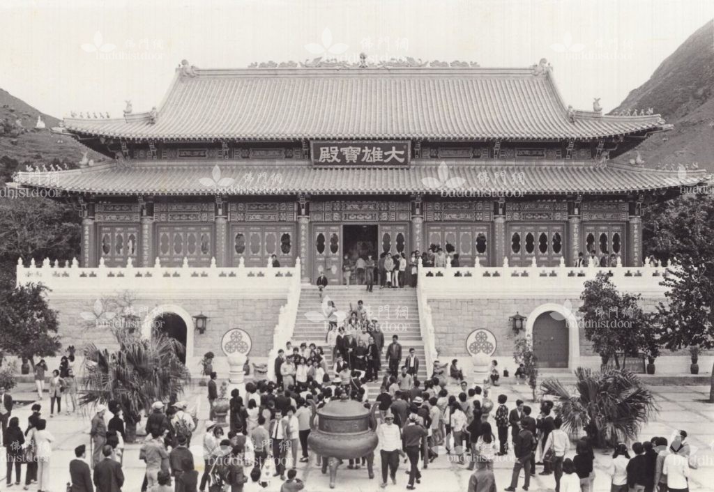 寶蓮禪寺早為中外聞名之旅遊勝地,大雄寶殿落成後,更加吸引大量遊客。(筆者藏)