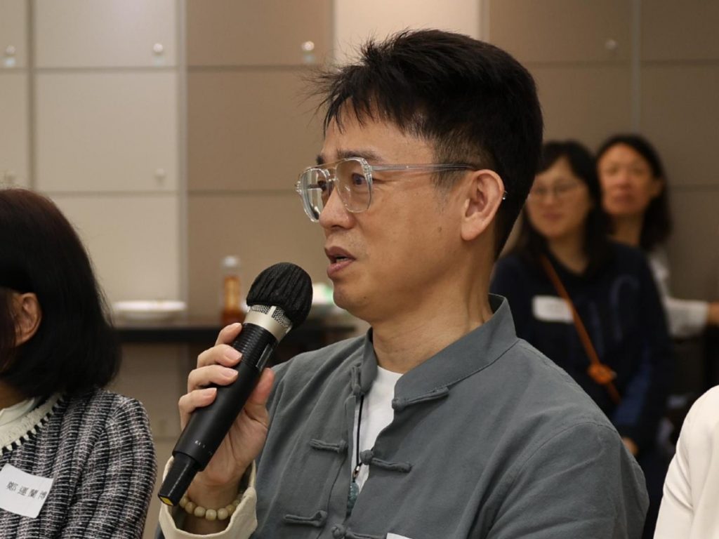 作家演然認為《修行的女人》一書，既有小說家的感性，也有學者的客觀。
