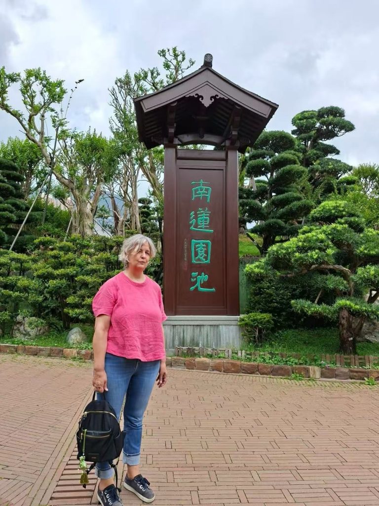 米宛昕為南蓮園池和志蓮淨苑擔任導賞員。她認為從義務工作中可以體會修行。