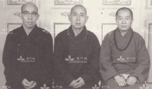 倡辦《香港佛教》的三位法師,分別是覺光法師(中)、松泉法師(左)、元果法師(右)。三位多年來以文化弘法的方式,廣播佛法種子,利益無數眾生。(照片由福慧精舍提供,特此鳴謝。)