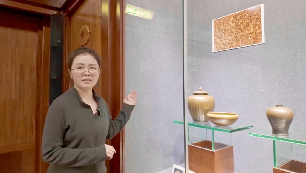 季臻（曉土）表示以前在景德鎮所學的是偏向於學院派，不太注重傳統所展現的細節。但跟高峰老師學習後，便能夠更好地觀察傳統陶瓷應該有的內涵。