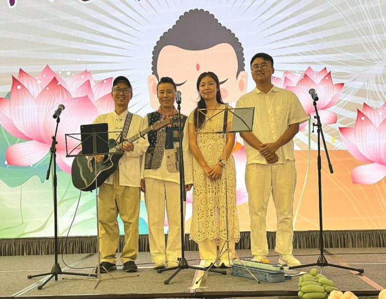 今年(2025)慶祝佛誕九龍區匯演，一家人齊齊上陣。地點就係九龍城廣場。