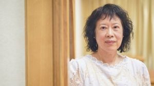 圖為香港失明人佛教會的法會導賞員,義工思琳。