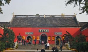 (網上圖片:今天的棲霞古寺)