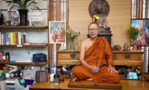 阿贊慶尊者的法名是比丘偈瑪科(Bhikkhu Khemako),意為「帶來幸福與安定的人」,而「阿贊慶」則是弟子與信眾對他的親切暱稱。