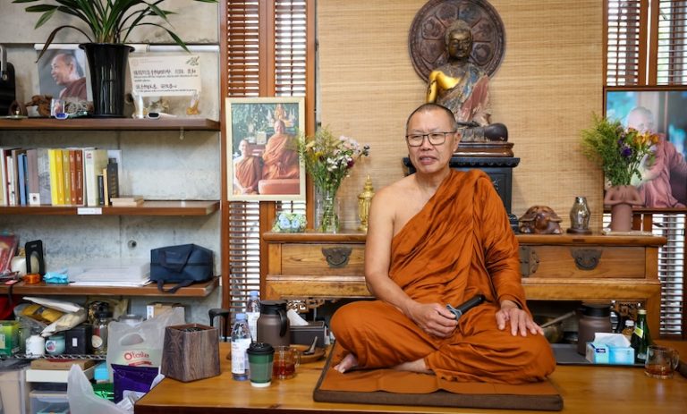 阿贊慶尊者的法名是比丘偈瑪科（Bhikkhu Khemako），意為「帶來幸福與安定的人」，而「阿贊慶」則是弟子與信眾對他的親切暱稱。