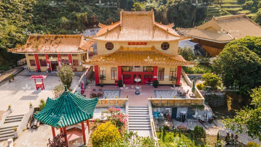 香海蓮社接管半春園後，立即修葺大雄寶殿。