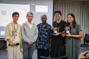「別讓工作壓力變成語言家暴——非暴力溝通在生活與職場的應用」講座由佛門網及正念喜悅生活合辦。(左起)推廣正念非暴力溝通的張仕娟(Christine)、佛門網總監林國才、國際非暴力溝通中心 (CNVC)的認證評估師和培訓師祈思神父、講座翻譯陳翠兒(Corrin Chan)、「和諧之家」計劃主任何思巧(Cecilia)。