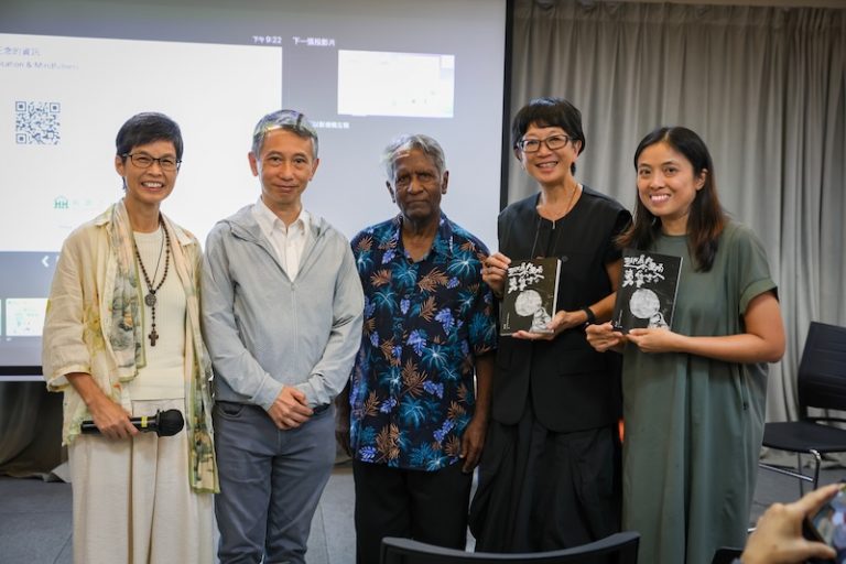 「別讓工作壓力變成語言家暴——非暴力溝通在生活與職場的應用」講座由佛門網及正念喜悅生活合辦。（左起）推廣正念非暴力溝通的張仕娟（Christine）、佛門網總監林國才、國際非暴力溝通中心 （CNVC）的認證評估師和培訓師祈思神父、講座翻譯陳翠兒（Corrin Chan）、「和諧之家」計劃主任何思巧（Cecilia）。