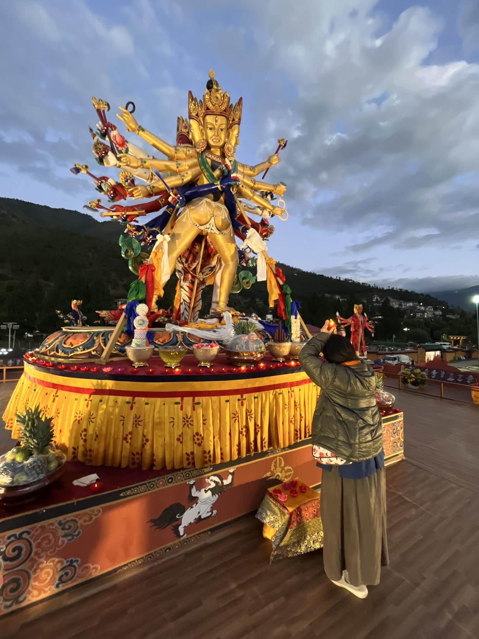 在喜馬拉雅升起的祈願:不丹全球和平祈福大會與佛法的溫柔力量 在喜馬拉雅升起的祈願:不丹全球和平祈福大會與佛法的溫柔力量