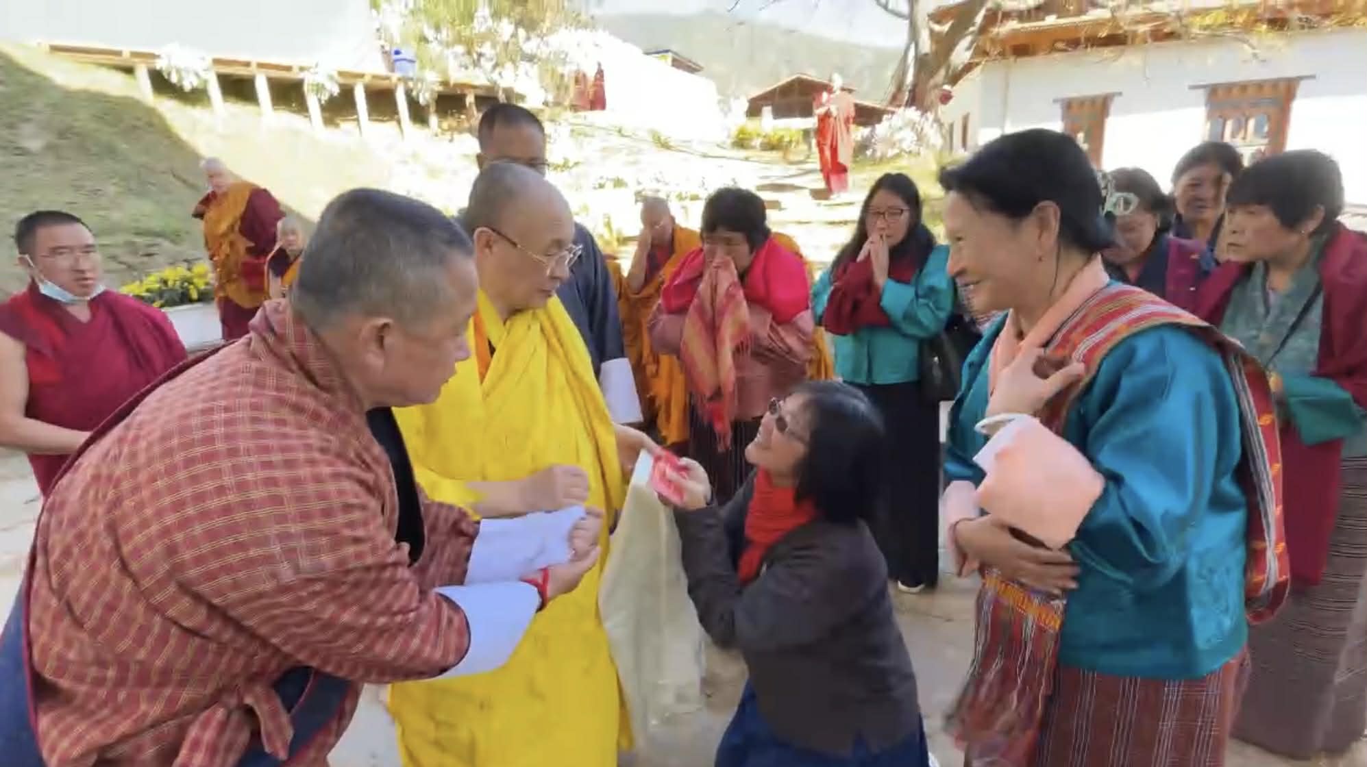 在喜馬拉雅升起的祈願:不丹全球和平祈福大會與佛法的溫柔力量 在喜馬拉雅升起的祈願:不丹全球和平祈福大會與佛法的溫柔力量