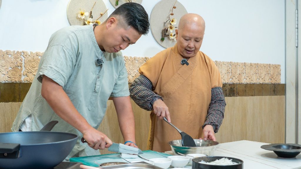 善慈法師和Ken屆時會將《素味尋源》節目搬到亞洲素食展現場主舞台（圖：Veggie 365）。