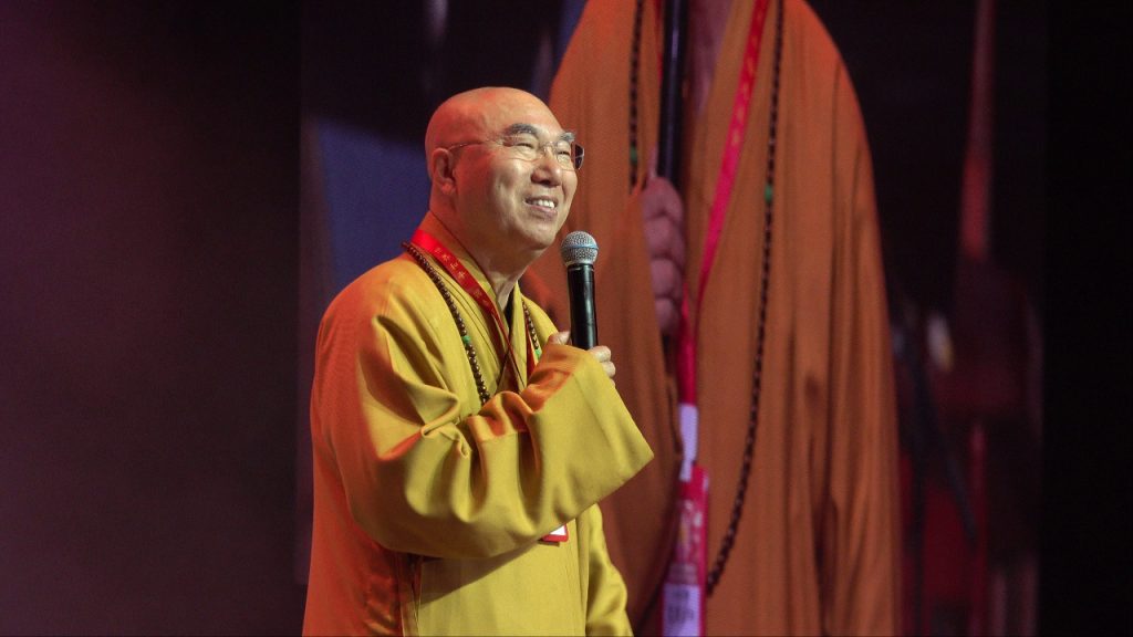 寬運法師為當日音樂會開場致辭。