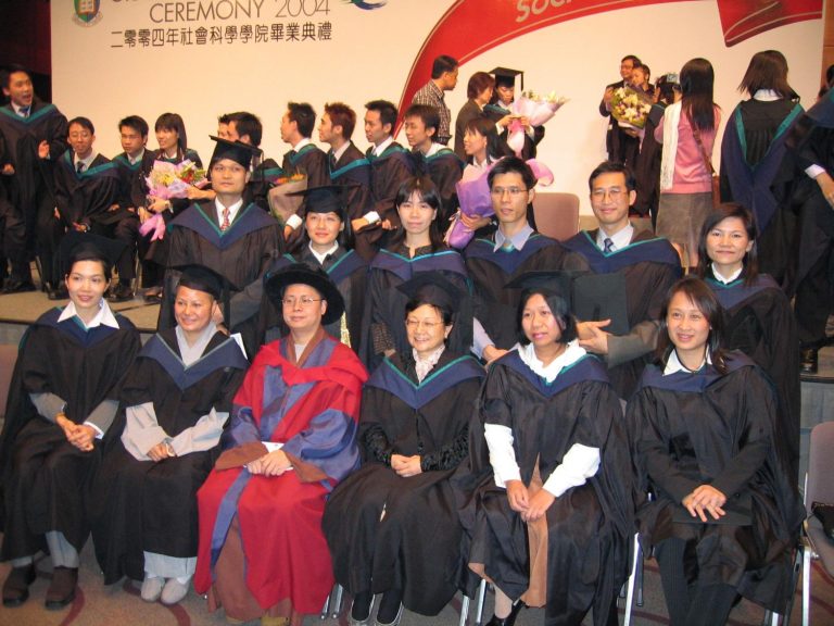 2004年，凈因法師於畢業典禮上
