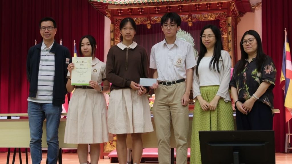 殿軍：佛教沈香林紀念中學 (孫健欣、吳迎鳳及陶星潮)