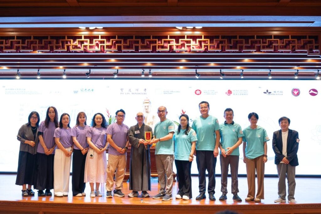 香港珠海學院接受義工嘉奬