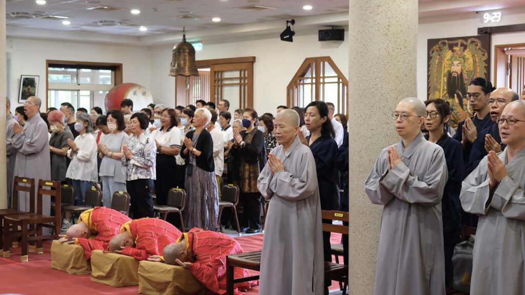 儀式進行期間,場面莊嚴(圖:作者提供)。