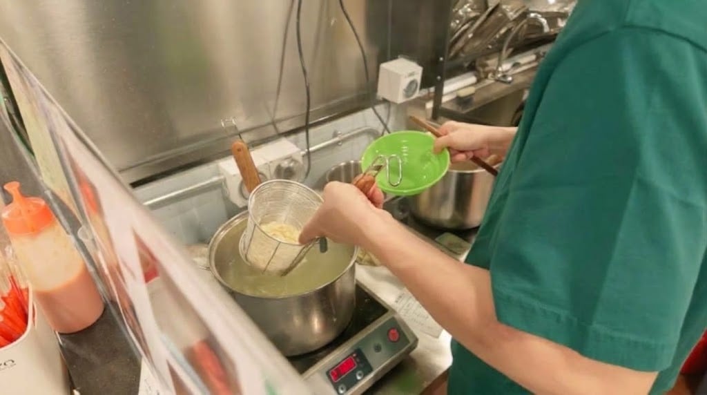 車仔麵新店的廚師曾在佛堂煮齋菜,他的素食以健康為大前提,不會加味精,亦不含五辛(圖:Veggie 365)。
